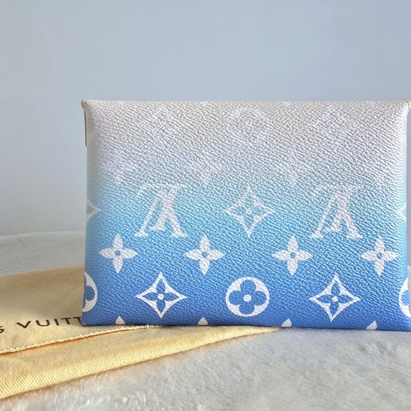 AUTHENTIC Louis Vuitton Krigami Pochette MM By The Pool Series 2021 - Picture 9 of 14